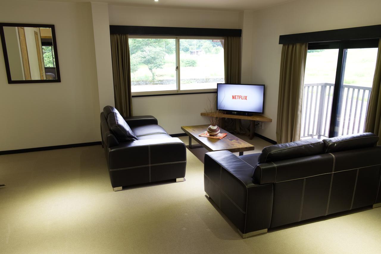 Ski-In, Ski-Out Iwatake Apartments Hakuba Zewnętrze zdjęcie